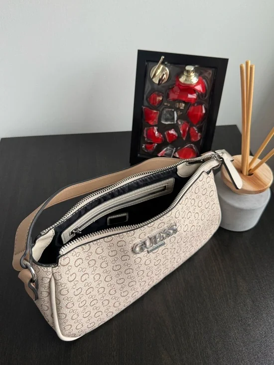 Guess Monogram Bag - Picture 6 of 7